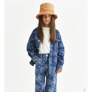 ✨SALE✨Zara floral denim jacket ✨SALE✨